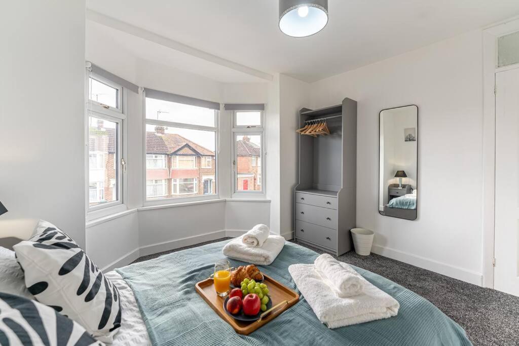 Modern House, Sleeps 5 In *