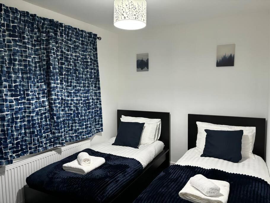 Modern House, Sleeps 5 In Holiday home