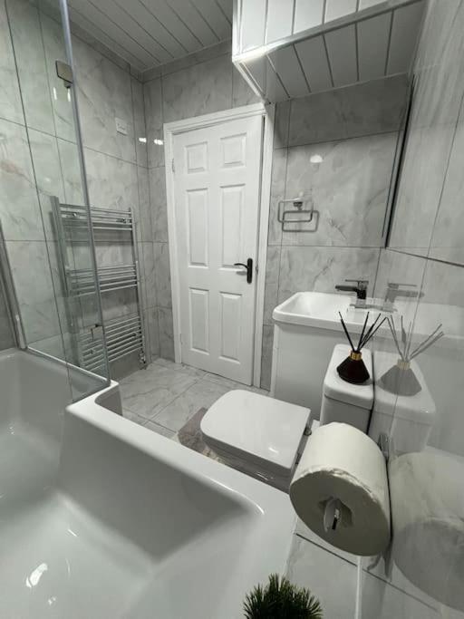 Holiday home Modern House, Sleeps 5 In Coventry