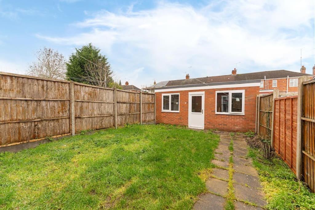 Modern House, Sleeps 5 In Holiday home Coventry