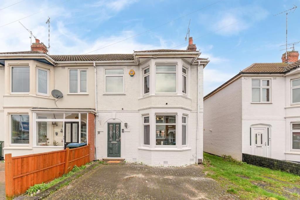 Modern House, Sleeps 5 In Holiday home *