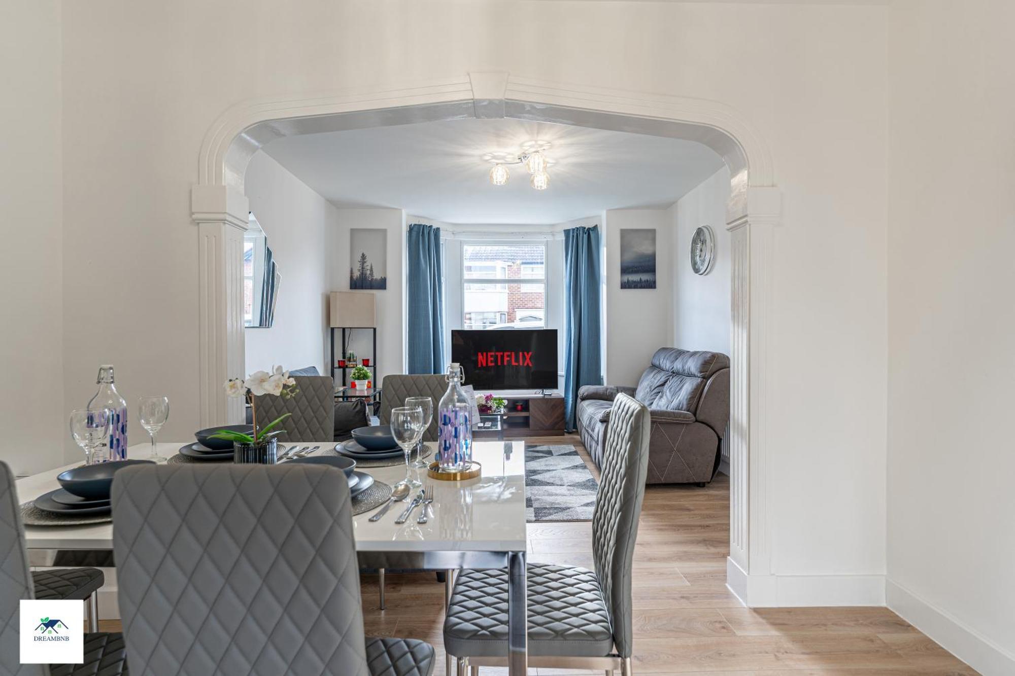Holiday home Modern House, Sleeps 5 In Coventry